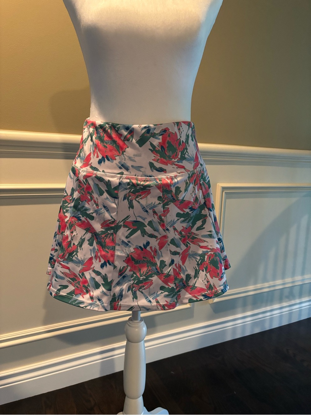 VOGO Athletica Floral Golf/Tennis Skort in Coral & Green